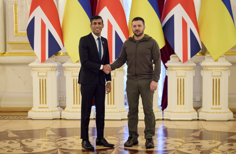 Великобритания передаст Украине зенитки, радары и средства электронной борьбы с дронами: это итог визита в Киев премьера Сунака