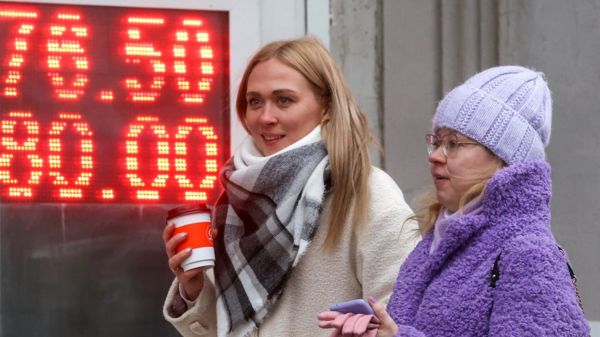 Рубль падал несколько дней. Что сделало его слабее?