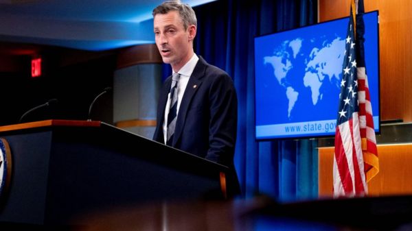 В суде в Грузии показали Саакашвили по видеосвязи. Правящая партия обвинила его в "бездарной симуляции”