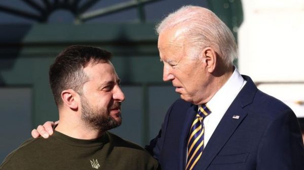 В сопровождении истребителя F-15 и самолета-разведчика: как Зеленский добирался в Вашингтон