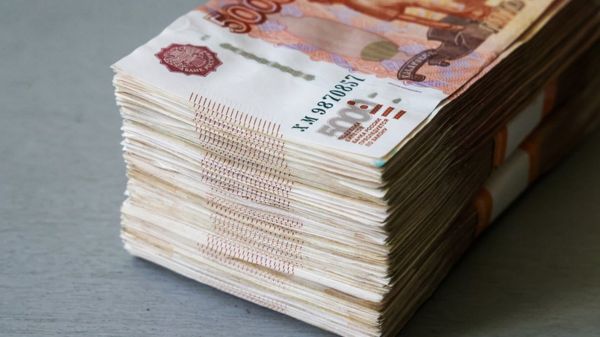 "Зона серого госбандитизма". Путин разрешил чиновникам не публиковать данные о доходах во время войны в Украине