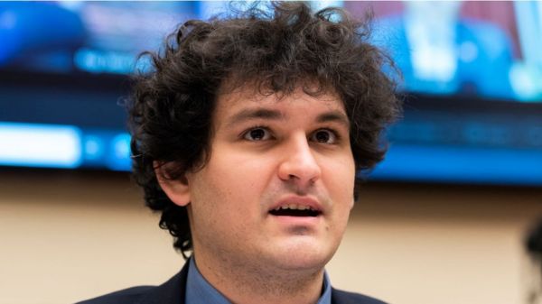 На Багамах задержали основателя криптобиржи FTX Сэма Бэнкмана-Фрида