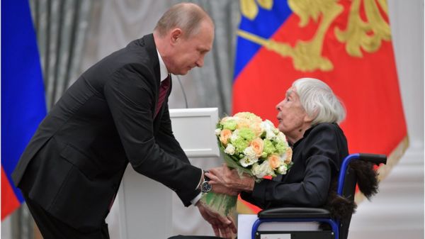 Минюст потребовал ликвидировать Московскую Хельсинкскую группу - старейшую правозащитную организацию России