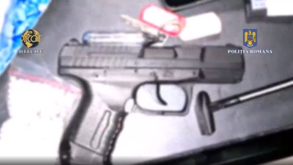 В Румынии задержали блогера Эндрю Тейта. Вычислить его, возможно, помогла коробка из-под пиццы