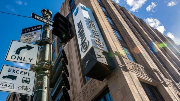 Илон Маск снова продает акции Tesla. Инвесторы волнуются и обвиняют Twitter