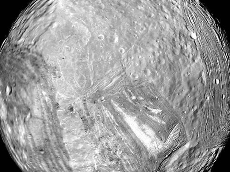 Найдены следы обрушения колец Урана на спутник Миранда