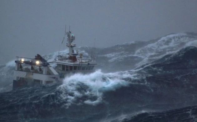 Впервые объяснен феномен более сильных штормов в Южном полушарии Земли
