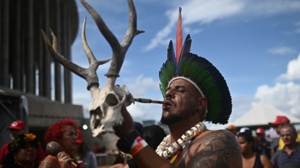 Лула да Силва принял присягу президента Бразилии. Проигравший ему Жаир Болсонару улетел в США