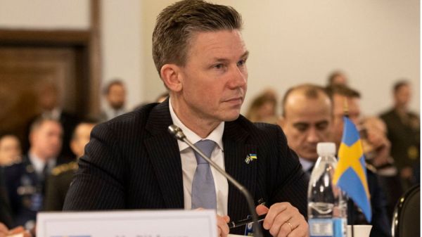 Турция отменила визит министра обороны Швеции из-за ультраправых демонстраций