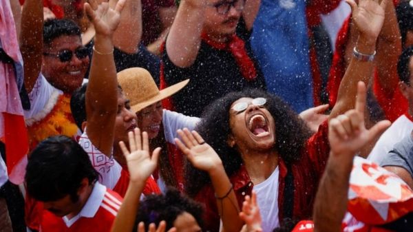 Лула да Силва принял присягу президента Бразилии. Проигравший ему Жаир Болсонару улетел в США