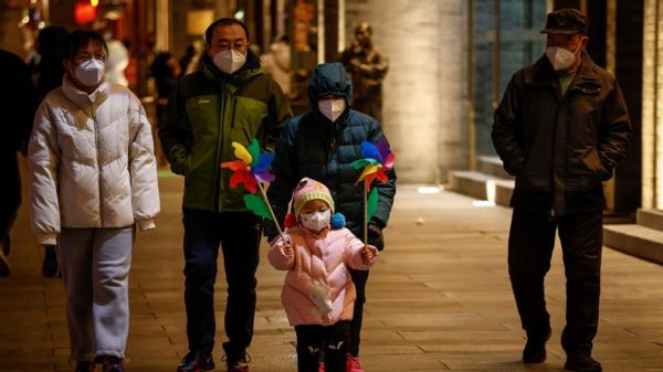 ВОЗ решает, объявить ли конец пандемии Covid-19. Вспышка в Китае может этому помешать