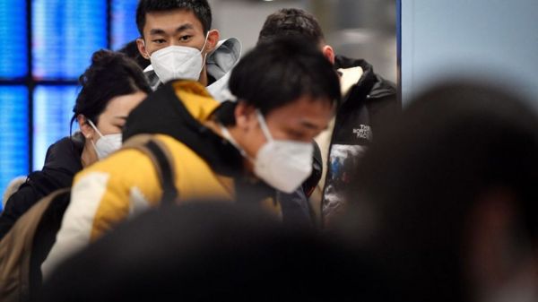 Тесты и карантин: Китай открывает границы, мир снова вводит антиковидные меры