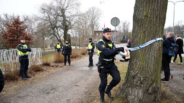 Турция отменила визит министра обороны Швеции из-за ультраправых демонстраций