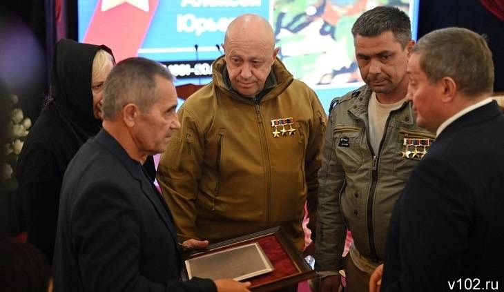 Центр "Досье" идентифицировал "вагнеровца", командовавшего штурмом Соледара. Им оказался судимый за мошенничество экс-офицер спецназа ГРУ