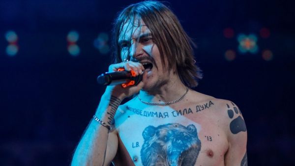 Солиста группы Little Big Илью Прусикина и фемактивистку Дарью Серенко объявили "иноагентами"