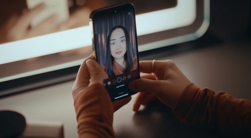 L’Oreal анонсировала «умные» гаджеты для рисования идеальных бровей и нанесения губной помады