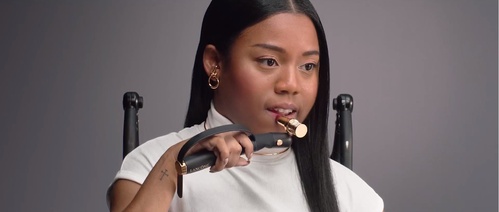 L’Oreal анонсировала «умные» гаджеты для рисования идеальных бровей и нанесения губной помады