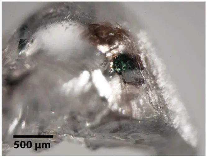 В алмазе из ЮАР нашли неизвестный науке минерал