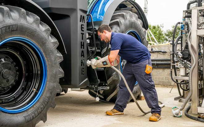 В Голландии создали инновационный экотрактор, работающий на топливе из навоза