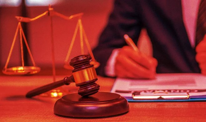 Искусственный интеллект «Claude» успешно сдал экзамен по юриспруденции