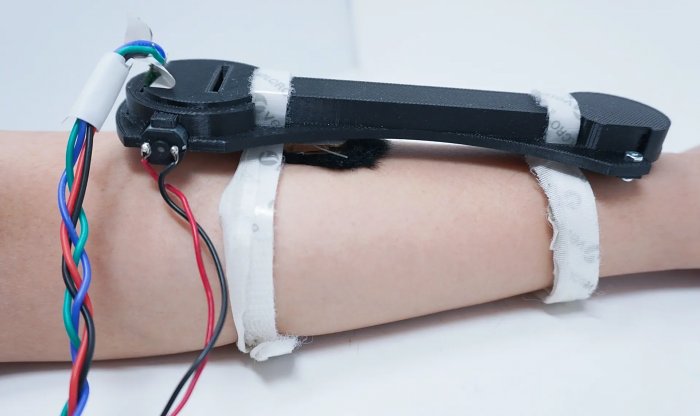 Простейшее устройство незаметно для носителя снижает уровень его стресса вдвое