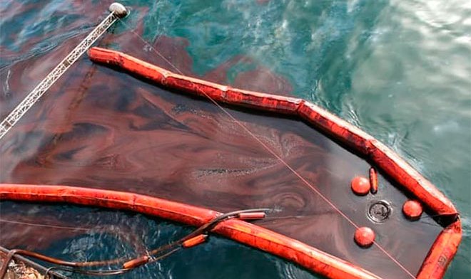 Российские ученые создали вещество, ликвидирующее морские нефтяные разливы