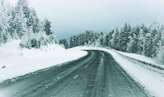 В Китае создали добавку к асфальту, которая восемь лет защищает дороги ото льда 