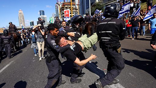 Нетаньяху отложил судебную реформу на фоне протестов и всеобщей забастовки