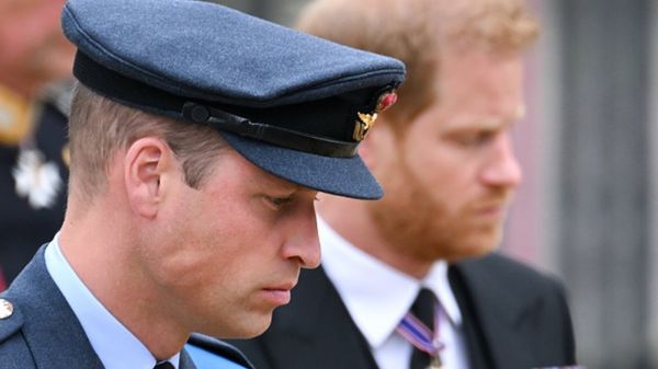 Гарри и Меган еще не решили, ехать ли на коронацию Карла III. Поэтому официально их пока не приглашали