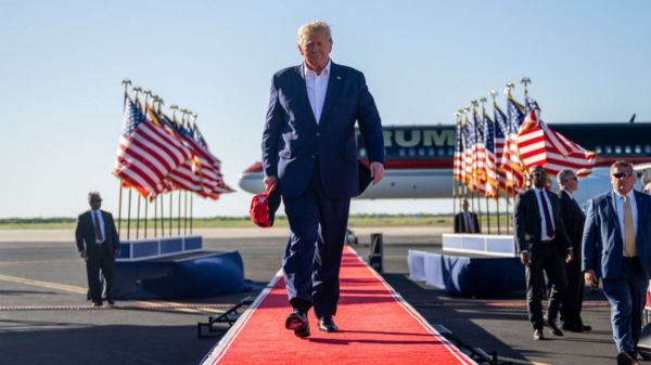 Дональд Трамп выступил на митинге в Техасе, пообещав закончить войну в Украине за 24 часа