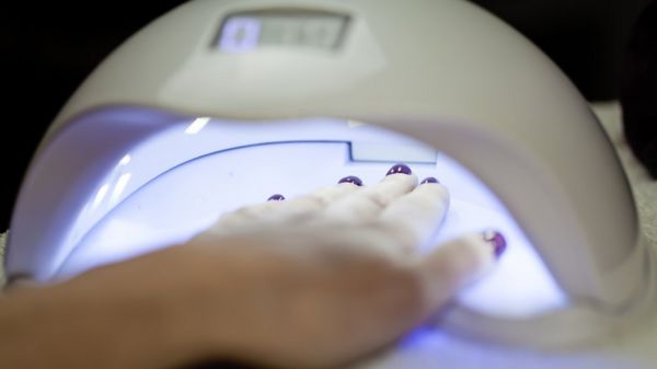 Ученые: гель-лак для ногтей может вызывать сильную аллергию и быть опасен для здоровья