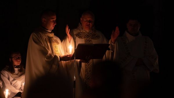 Христиане западной традиции празднуют Пасху, у православных - Вербное воскресенье