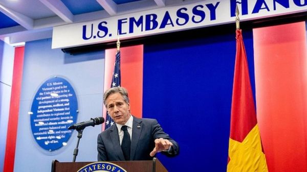 В Судане идут бои между враждующими силовыми структурами. Над столицей летают истребители