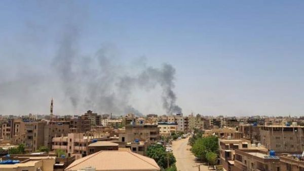 В Судане идут бои между враждующими силовыми структурами. Над столицей летают истребители