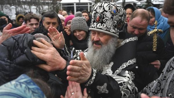 Настоятеля Киево-Печерской лавры отправили под домашний арест. В чем его подозревают?