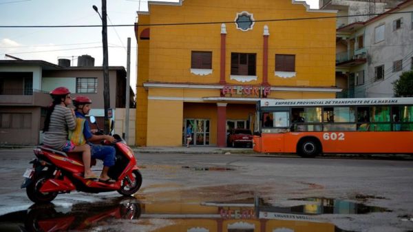 На Кубе отменили первомайскую демонстрацию: нет горючего, чтобы свозить на нее людей