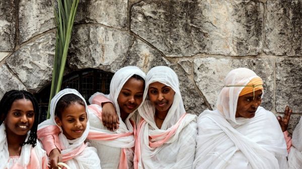Христиане западной традиции празднуют Пасху, у православных - Вербное воскресенье
