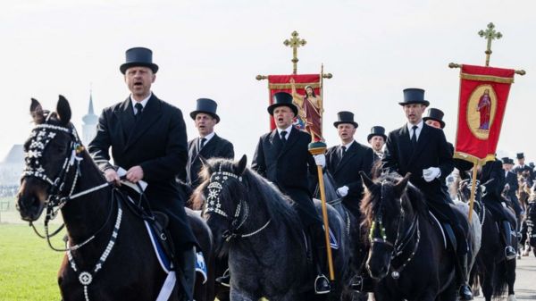 Христиане западной традиции празднуют Пасху, у православных - Вербное воскресенье