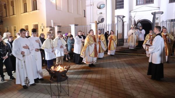 Христиане западной традиции празднуют Пасху, у православных - Вербное воскресенье