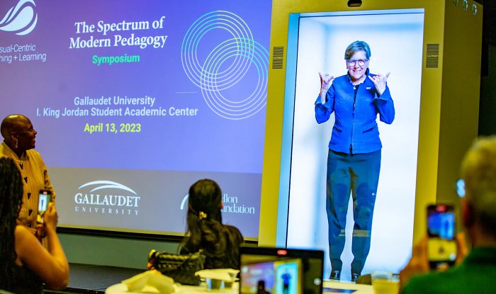 Голопортация радикально расширяет возможности видеообщения