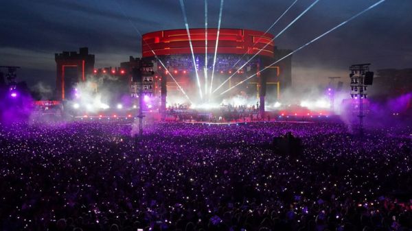 После коронации Карла III: праздник на улицах и грандиозный концерт в Виндзоре – фотографии