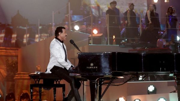 После коронации Карла III: праздник на улицах и грандиозный концерт в Виндзоре – фотографии