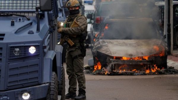 Столкновения в Косово: сербы протестуют против вступления в должность мэров-албанцев