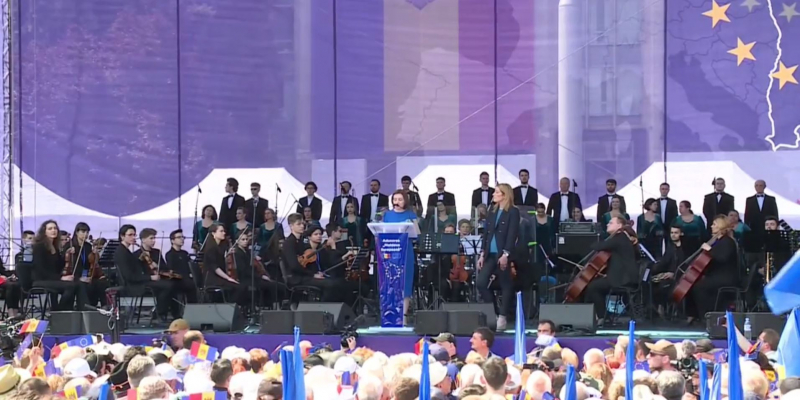 "Конечно, Молдова будет в ЕС". В Кишиневе проходит митинг в поддержку евроинтеграции