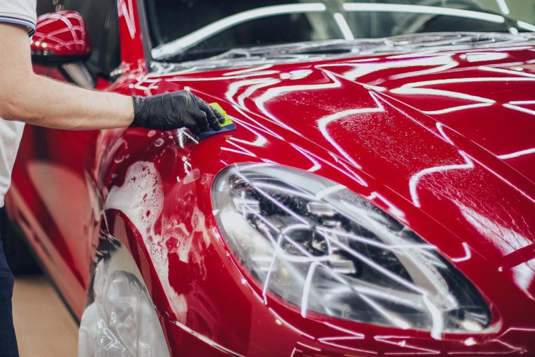 Оклейка автомобиля пленкой в лучших детейлинг центрах Москвы. Обзор лучших детейлинг центров.