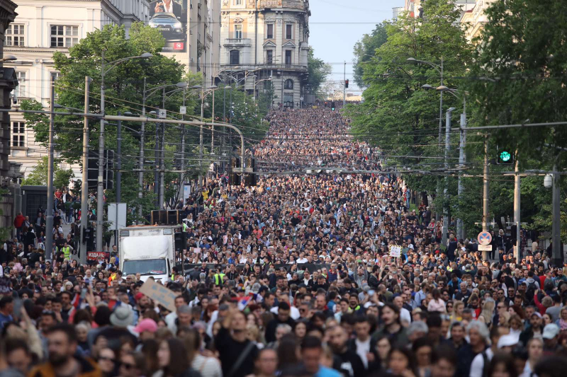 В Сербии десятки тысяч человек вышли на митинг против насилия после серии шутингов