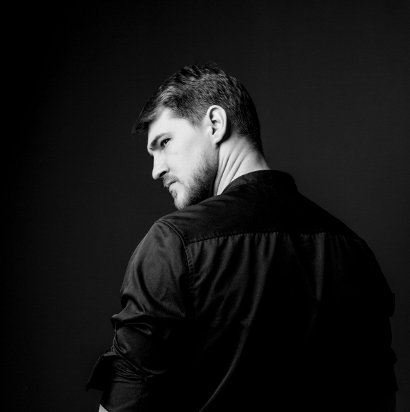 Выступавший против войны актер бурятского театра уехал из России