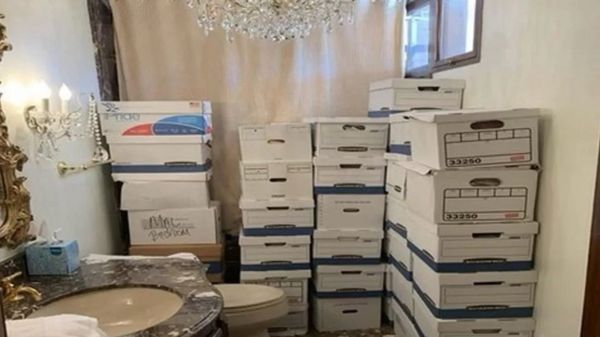 Коробки в туалете и данные о ядерной программе. Почему новое обвинение против Трампа - не просто очередной скандал