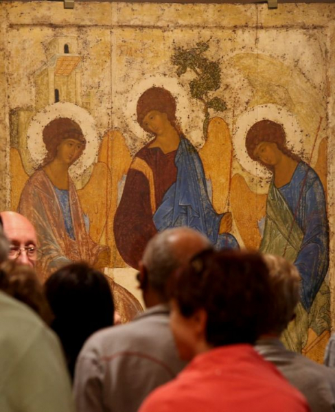 "Троицу" выставили в храме Христа Спасителя без климатической капсулы. Третьяковка согласилась выдать икону