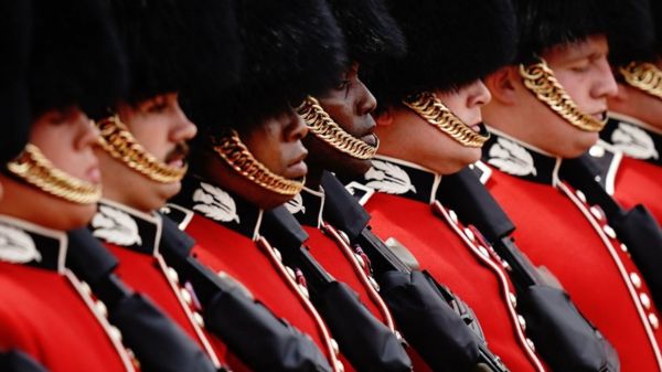 Верхом на коне: король Карл III принял первый парад по случаю своего дня рождения